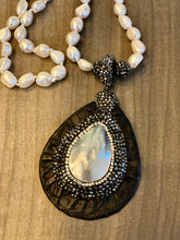 Load image into Gallery viewer, The Greatful Beauty Necklace
