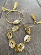 Load image into Gallery viewer, Golden shell Bracelet
